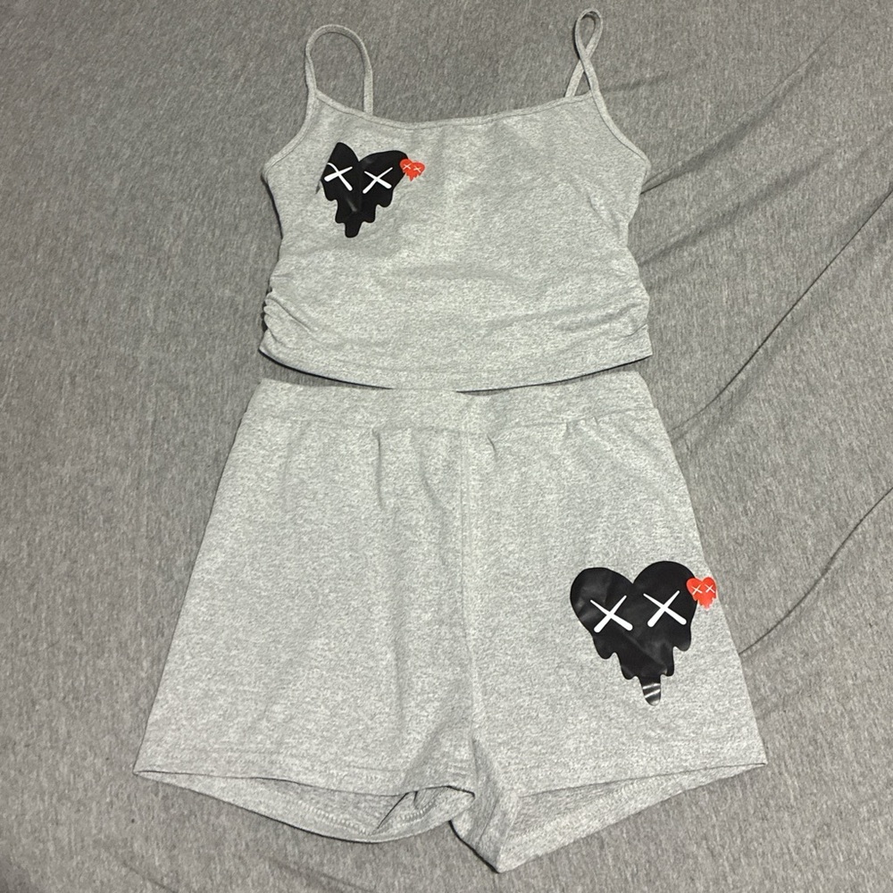 Source Unknown Gray Heart Graphic Women's Pajama Set